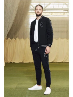 YALE JOGGERS -Luke Clothing Store 2 f973ac83 748b 4f87 bf6f 96ffc9aae066 1005x 0003 RL20240314 LUKExCW 0234F