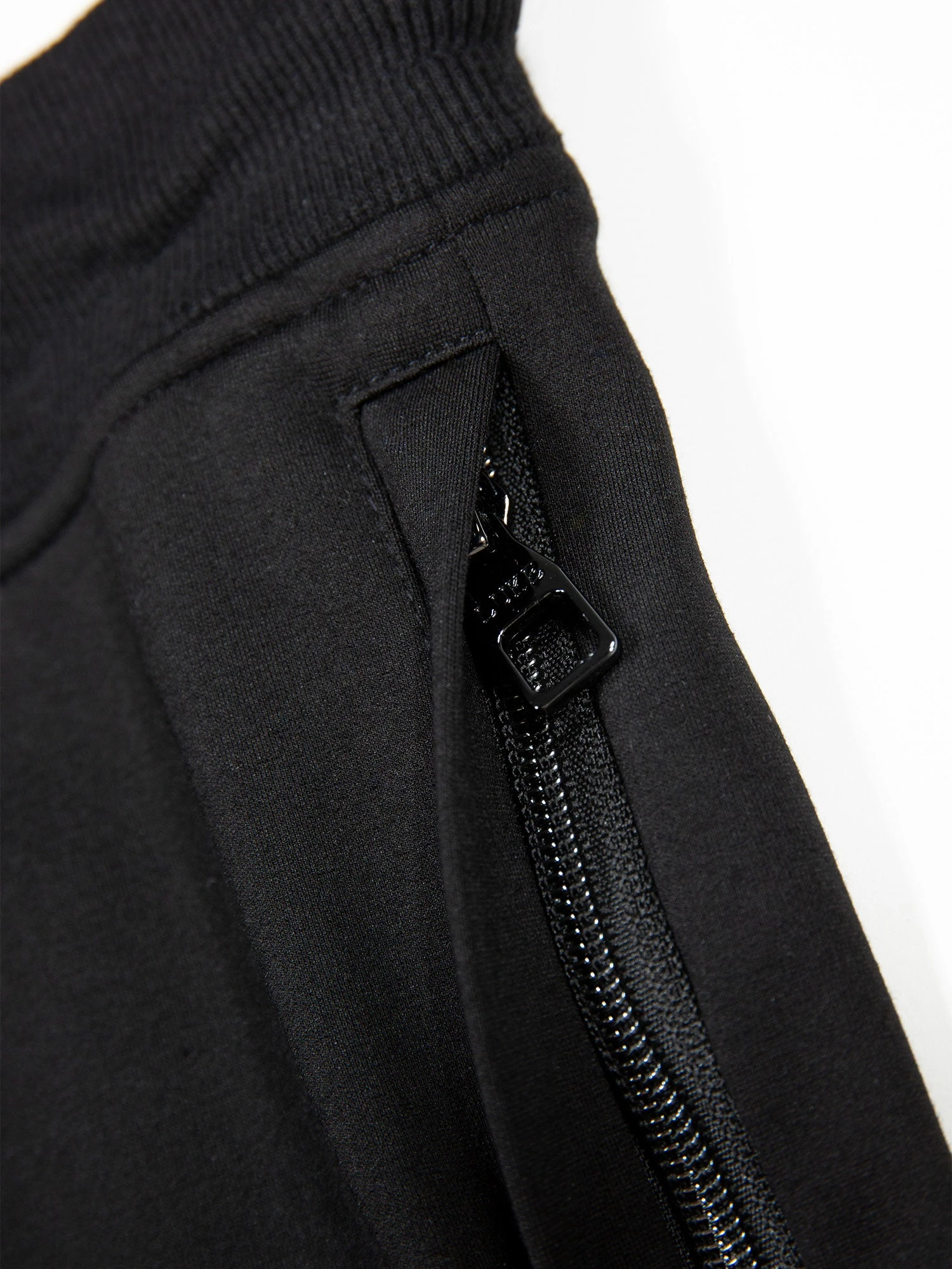 MAGNATE TRACKSUIT 10 MAGNATE TRACKSUIT - Image 10