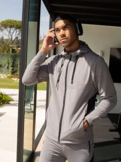 HITCH ZIP THROUGH PERFORMANCE HOODIE